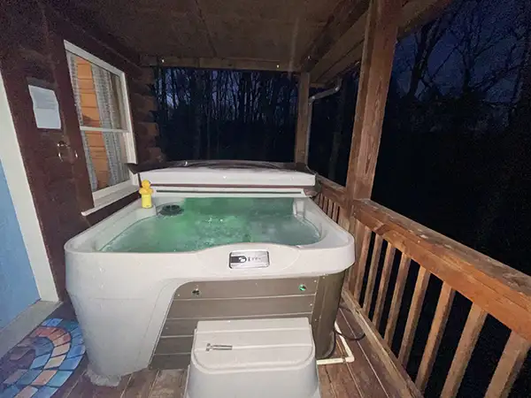Hot Tub- Cabins Helen Ga -Alpenhaus Cabins